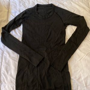 Lululemon black size 4 run swiftly top